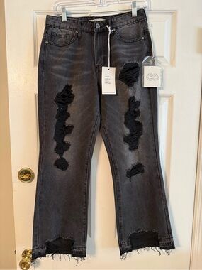Distressed Ankle Crop Jeans in Washed Black